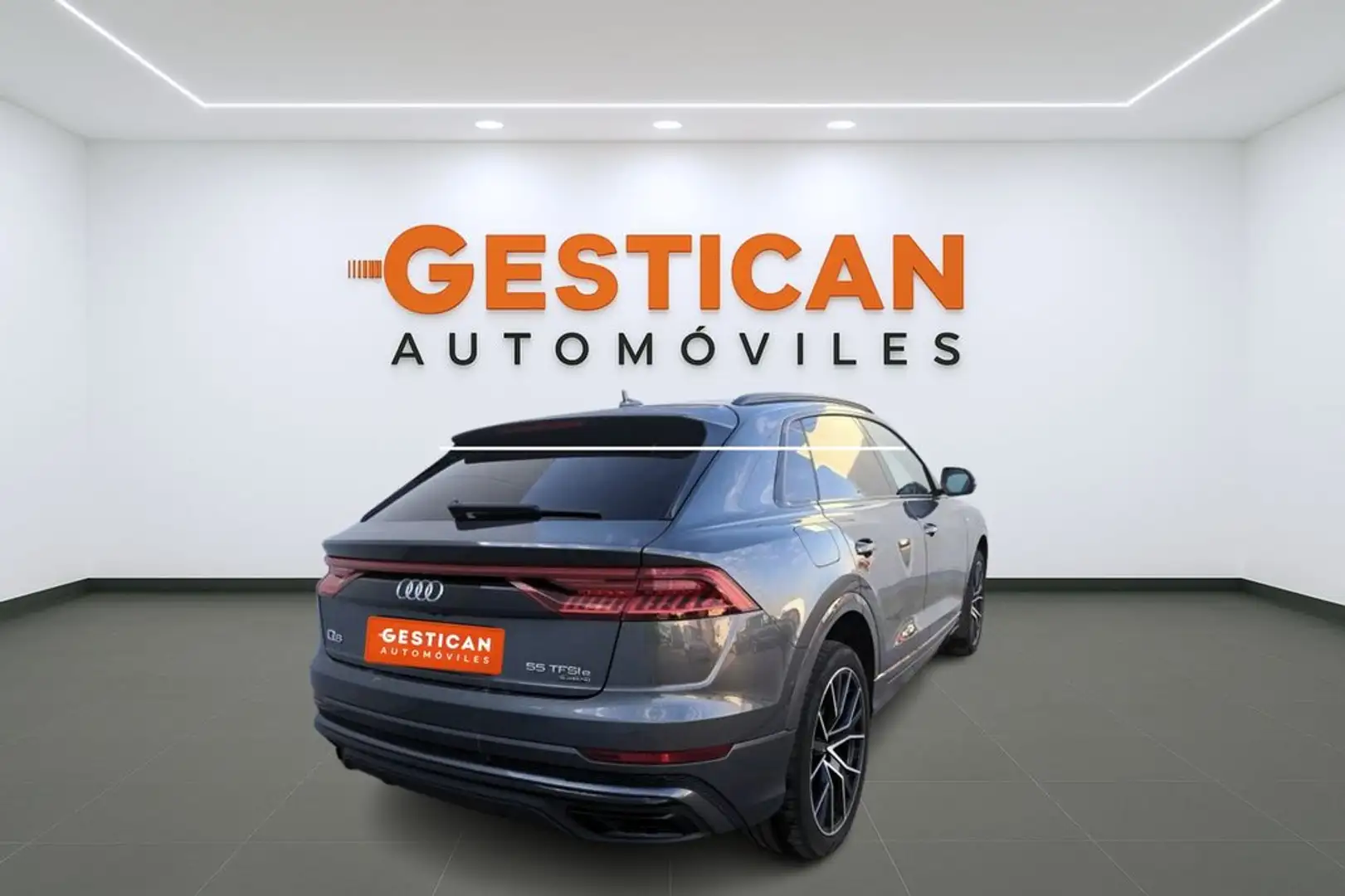 Audi Q8 55 TFSIe 280kW Black L quattro tiptronic Grijs - 2