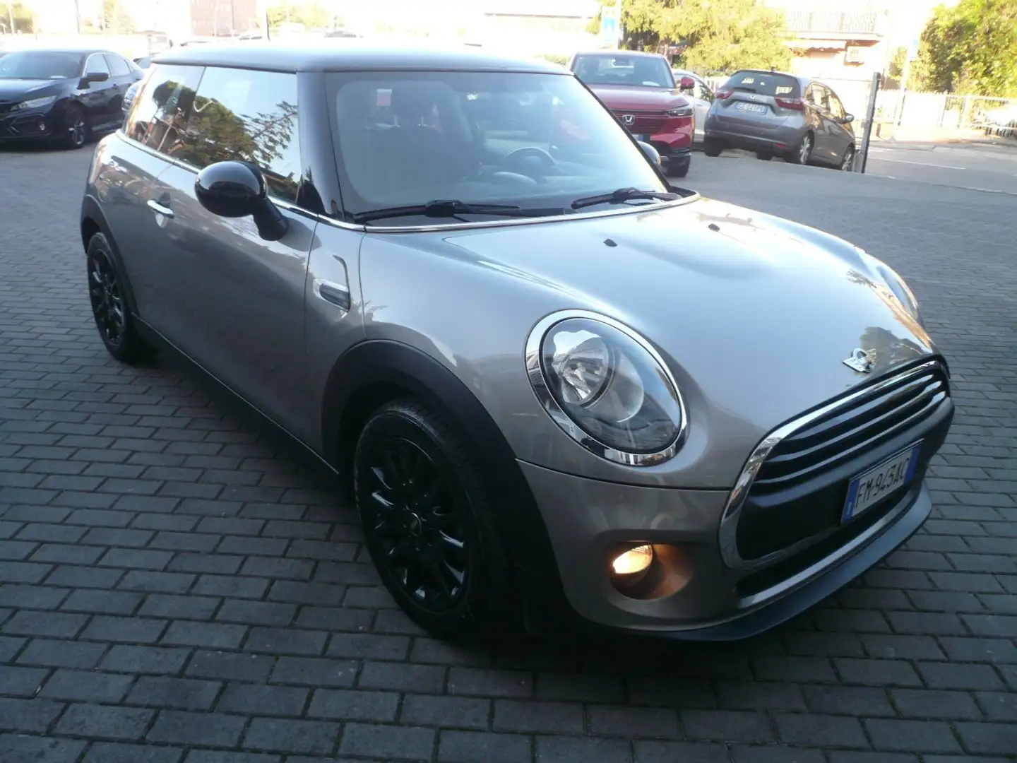 MINI One Mini IV  1.2  100 cv 3Porte per Neopatentati Gris - 2