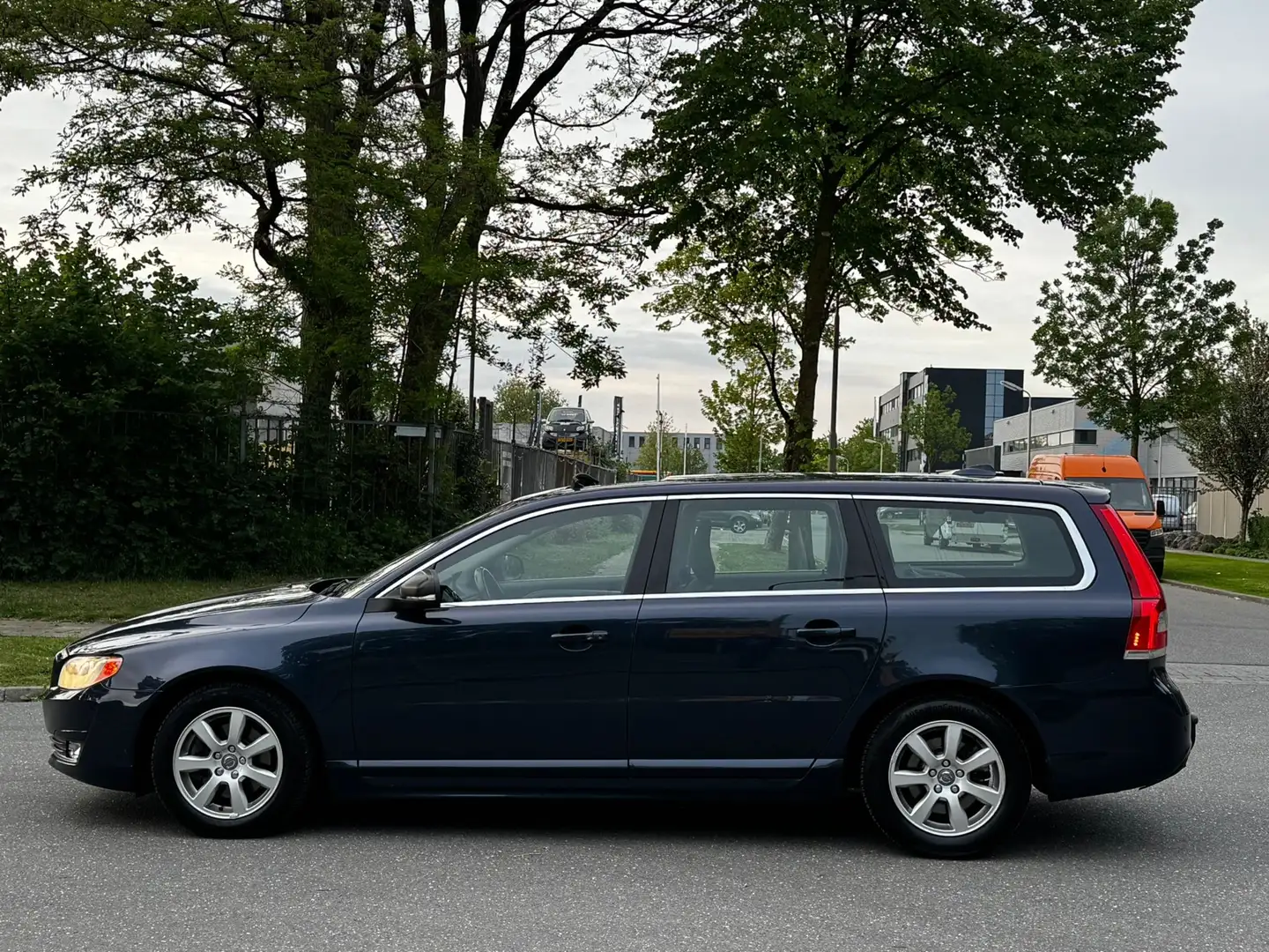 Volvo V70 1.6 D2 Kinetic|AUT|SCHUIFDAK|NAVI|PSENSOR|2XSLEUTE Blau - 2