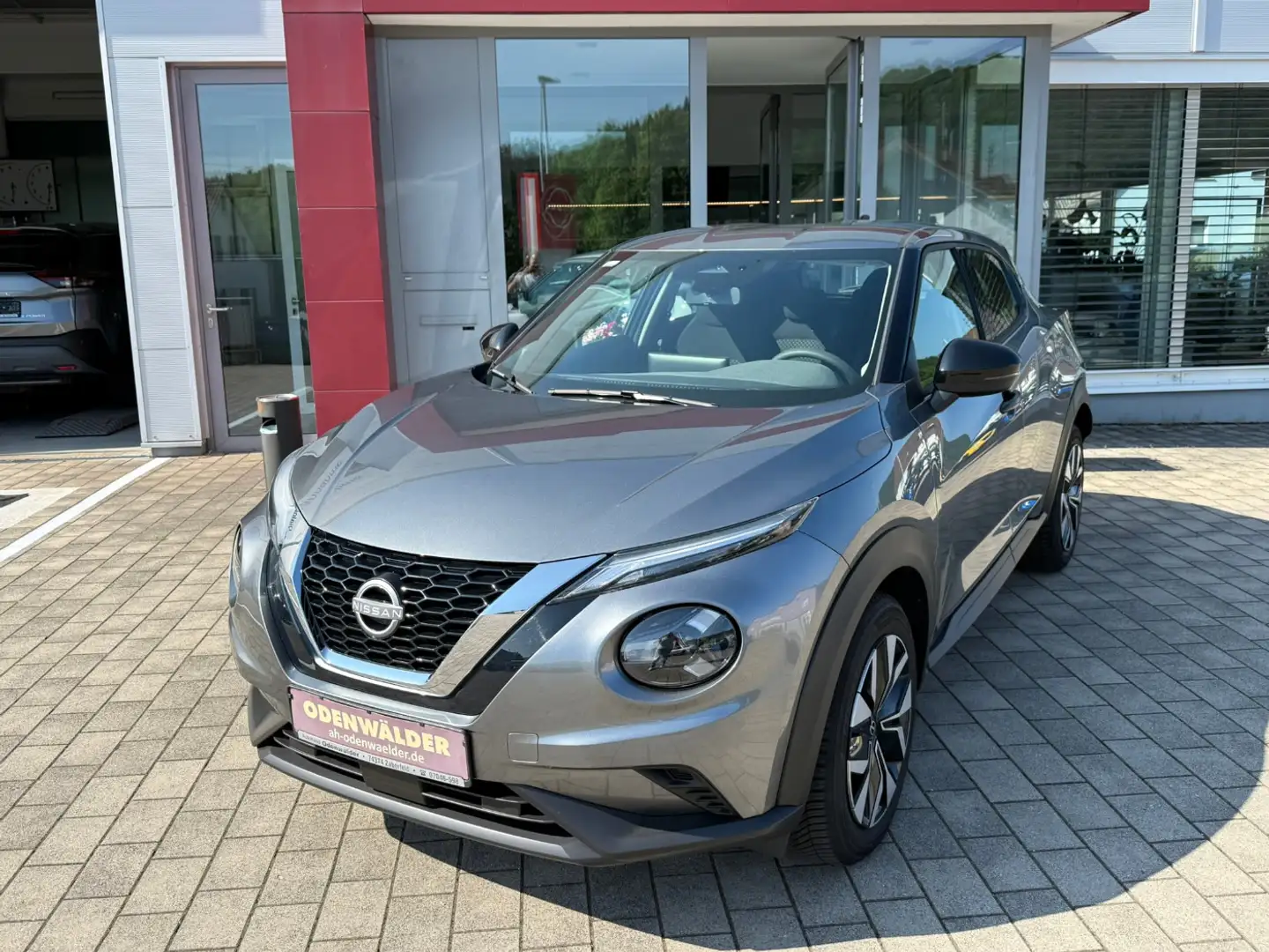 Nissan Juke 1.0 DIG-T Acenta Klima AppleCarPlay AndroidA Grey - 1