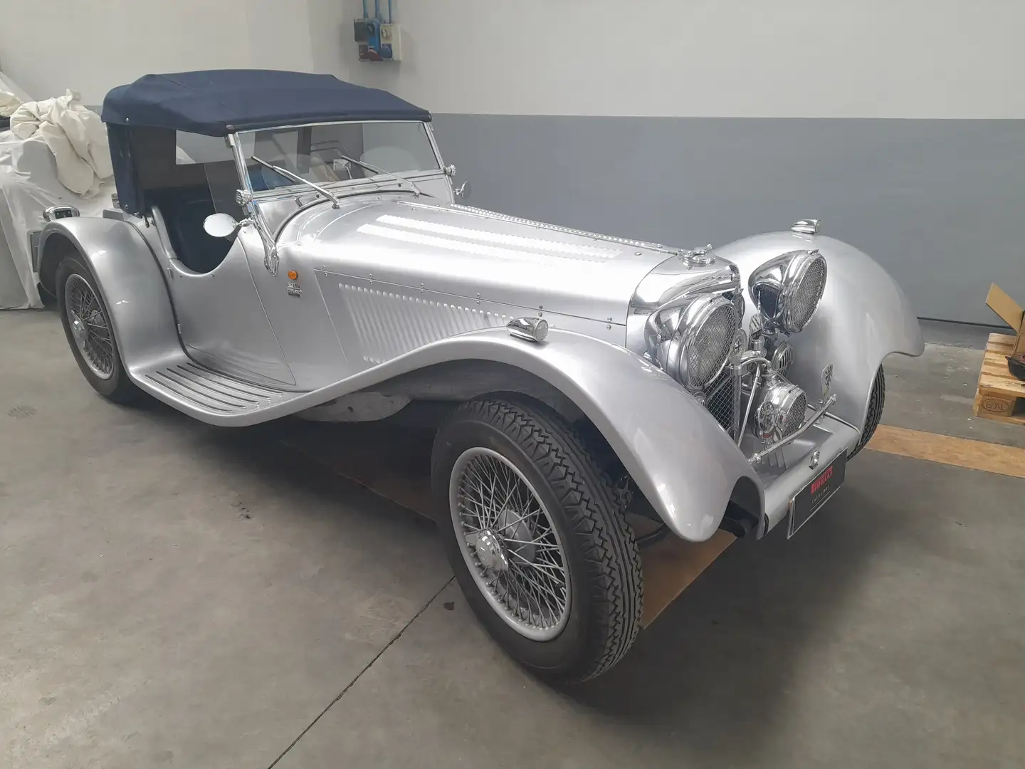 Jaguar SS 100 Suffolk Срібний - 1