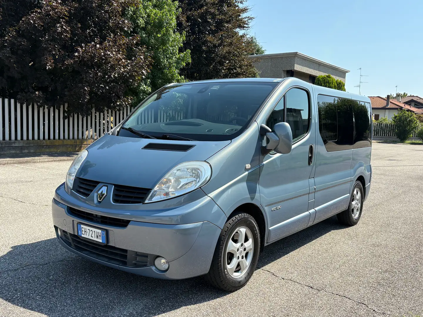 Renault Trafic 2.5 dCi-150 Generation Limousine Blau - 1