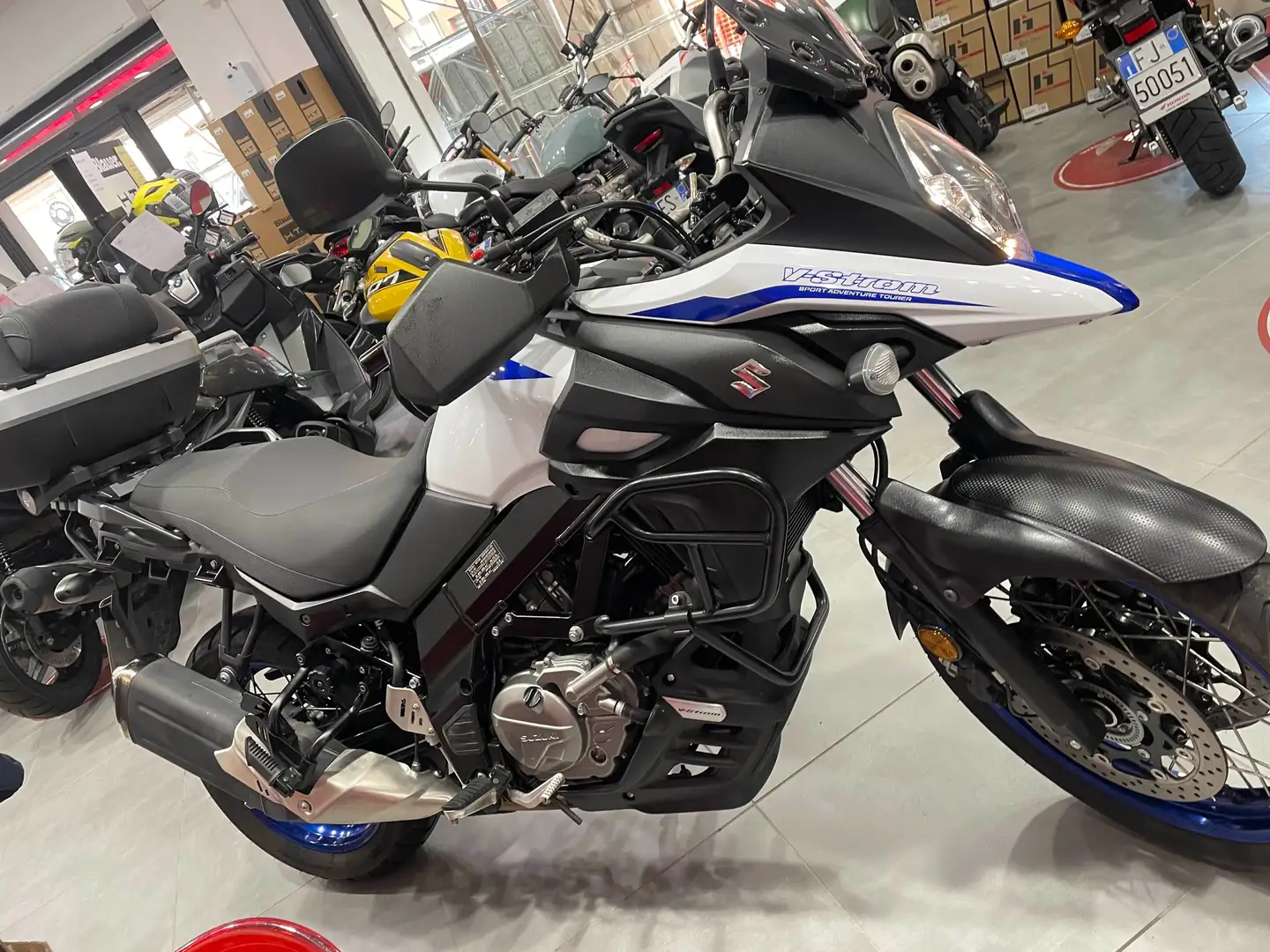 Suzuki V-Strom 650 XT SPORT AD. TOURER Bianco - 2