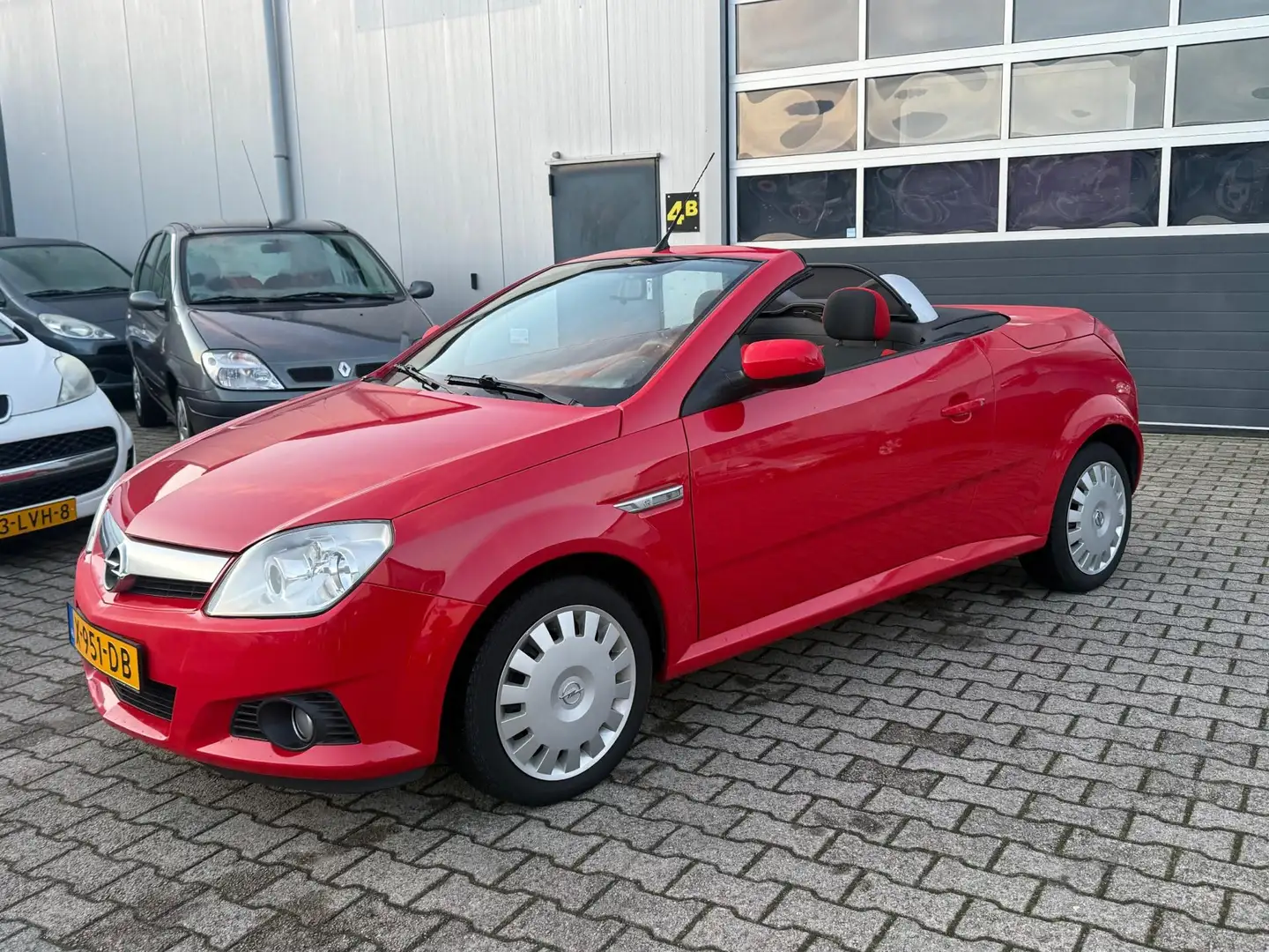 Opel Tigra TwinTop 1.4-16V Rhythm Cabrio 2007 Cabriolet Airco Rot - 1