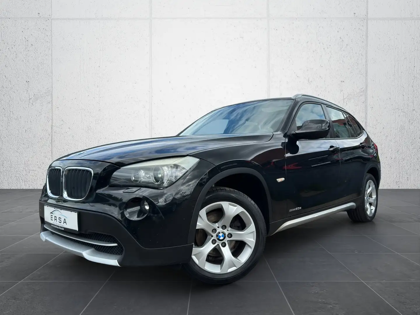 BMW X1 20d sDrive*X-Line*Xenon*Pano*Navi*PDC* Schwarz - 1