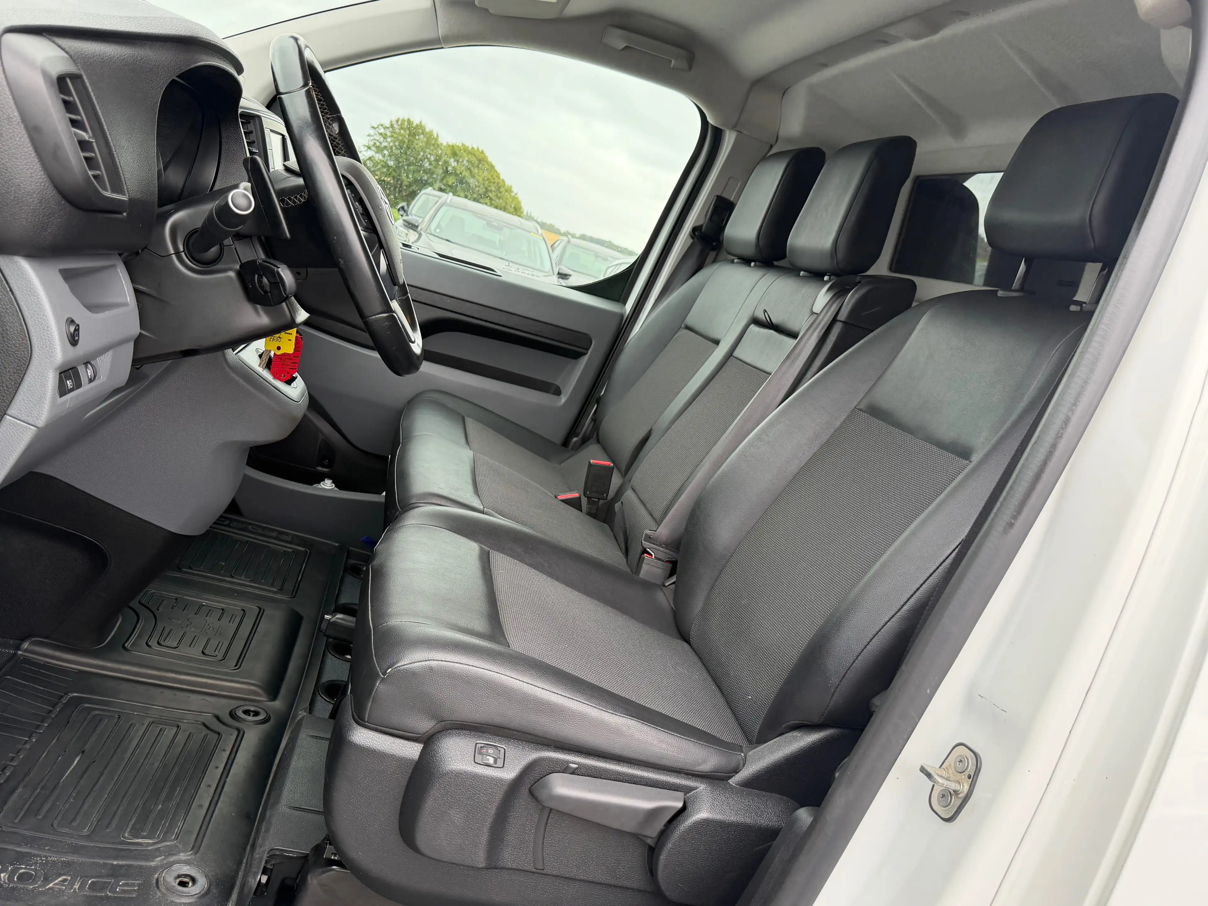Peugeot Expert 3 PLACES - CARPLAY - CAMERA - ATT REMORQUE - TVAC — photo 13
