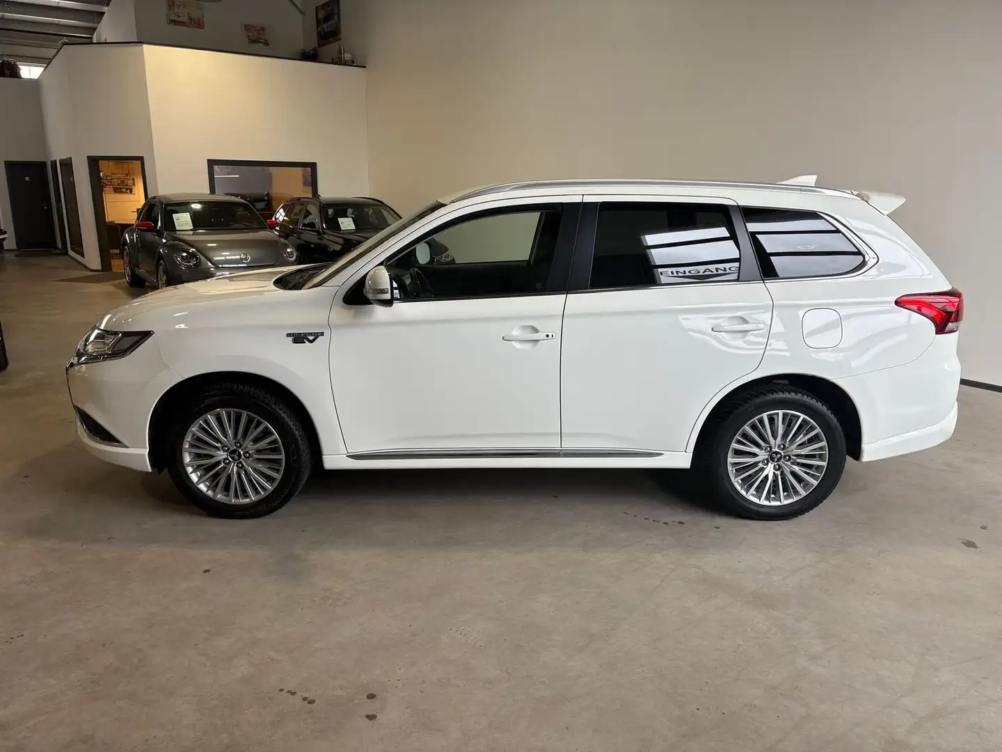 Mitsubishi Outlander PHEV Basis 4WD KAMERA PDC NAVI Weiß - 2