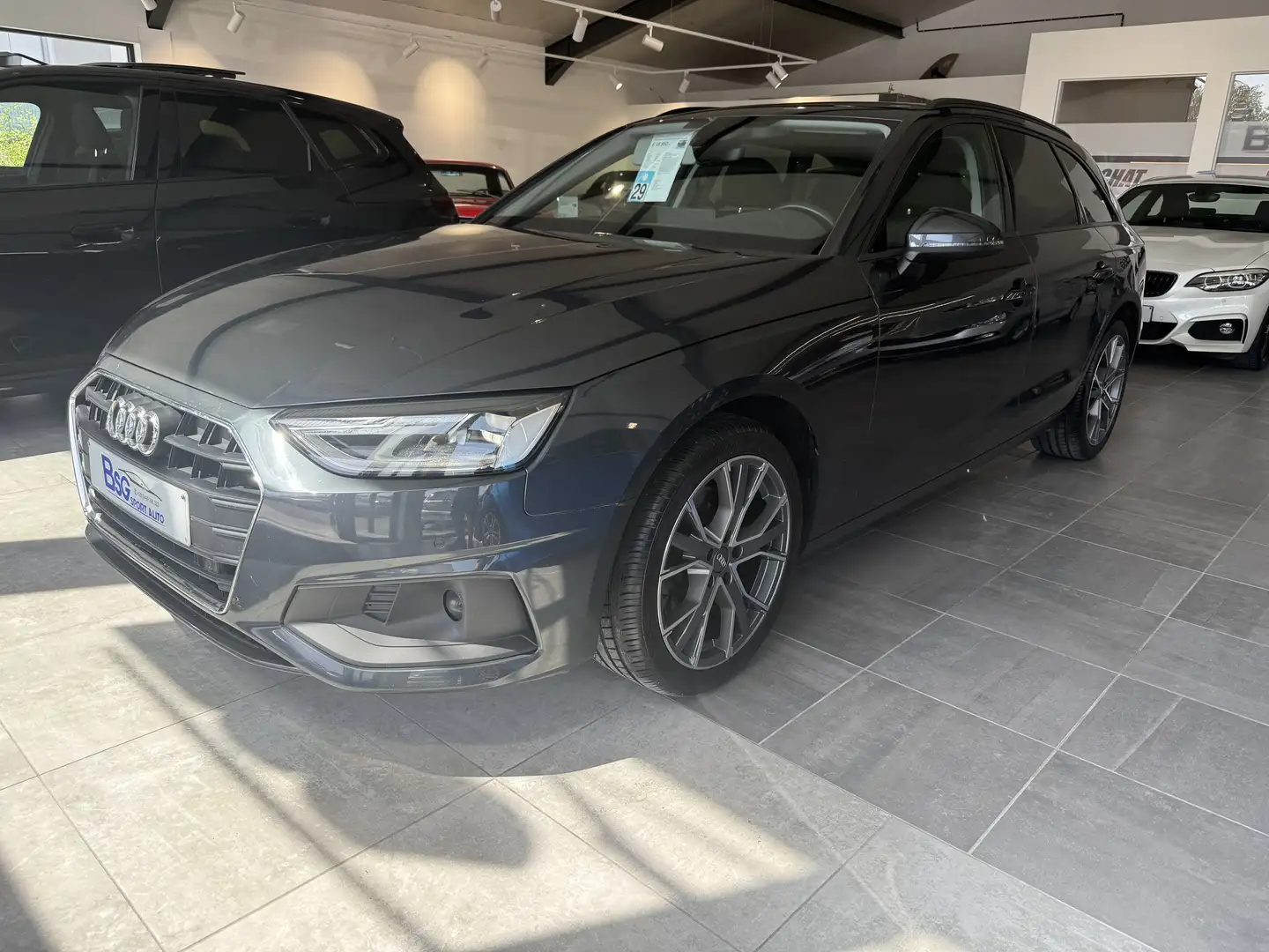 Audi A4 Avant 30 TDi//gps//lface lift//garantie// Grijs - 1