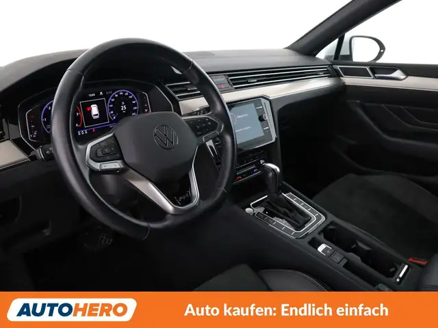 Volkswagen Passat view 11