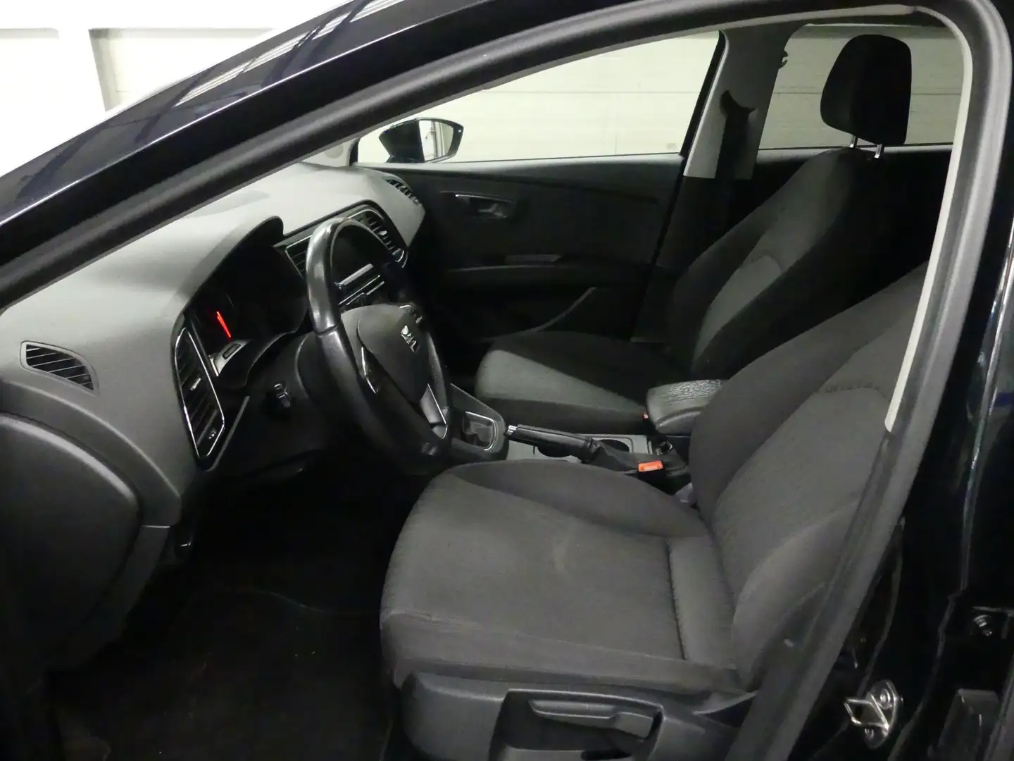 SEAT Leon 1.2 TSI Style - Cruise Control - Navigatie - Mooie Zwart - 2