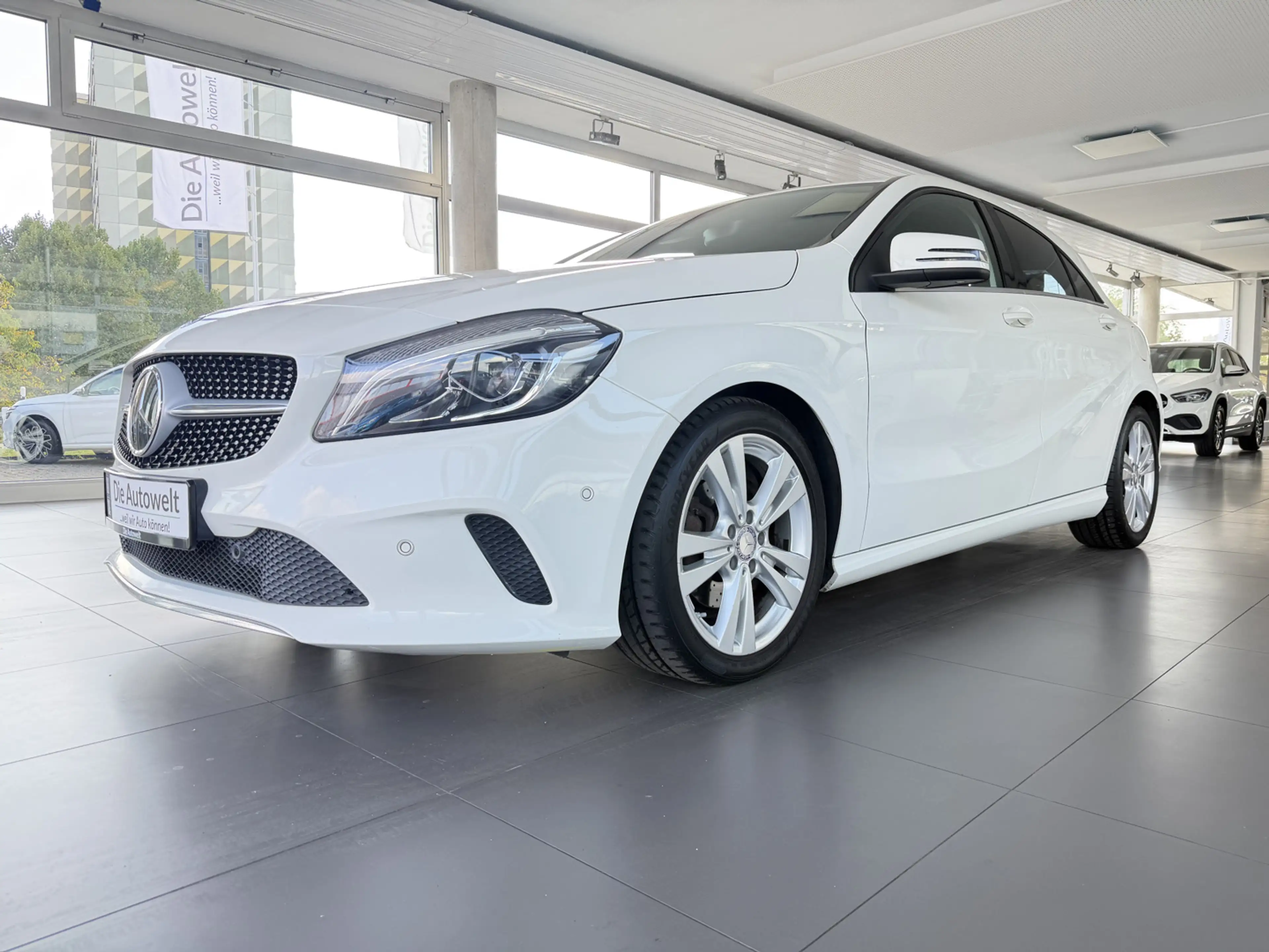 Mercedes-Benz A 200 CDI 4M AUT LEDER NAVI LED R-KAM KLIMA PDC SHZG — photo 3