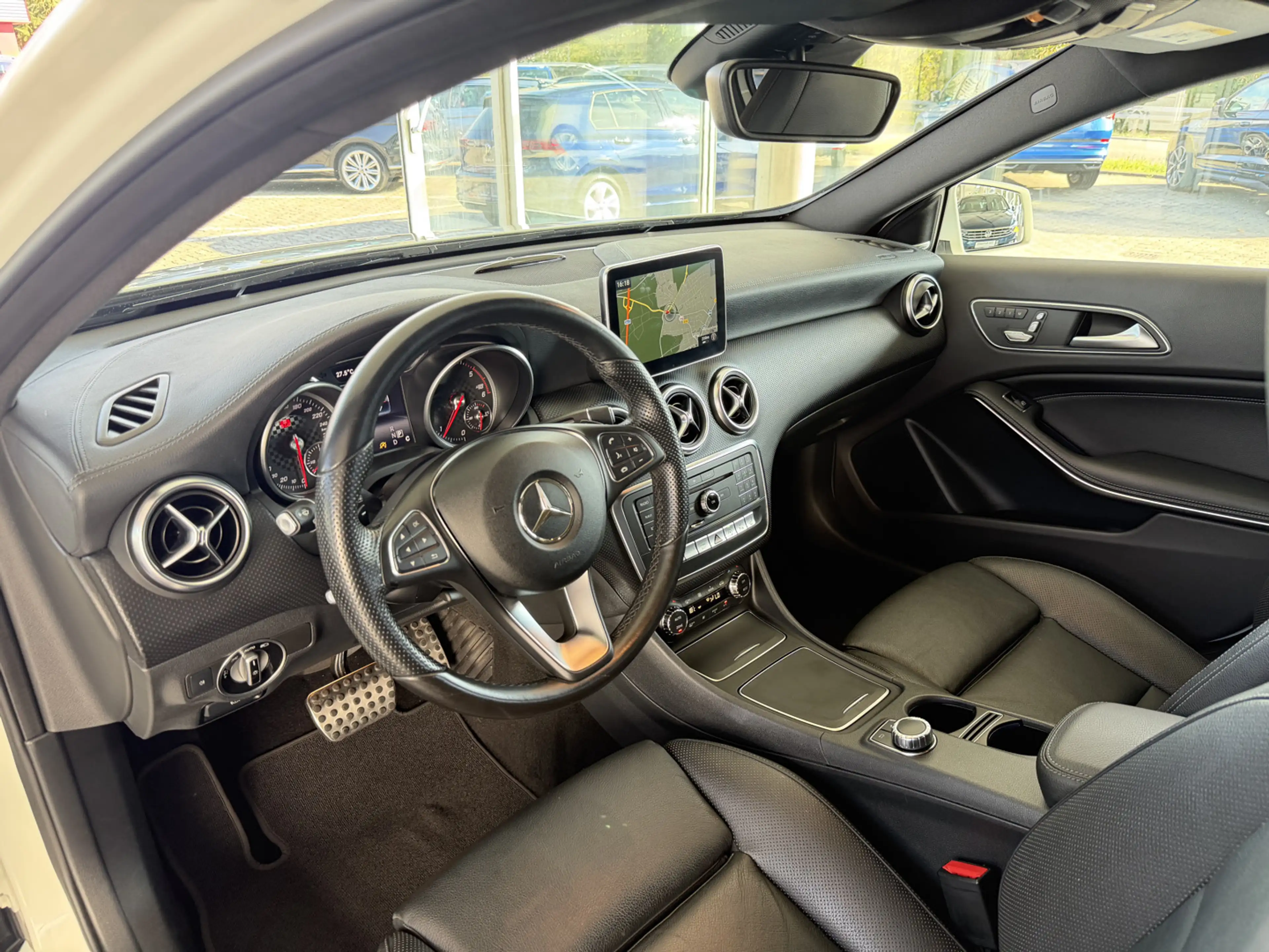 Mercedes-Benz A 200 CDI 4M AUT LEDER NAVI LED R-KAM KLIMA PDC SHZG — photo 9