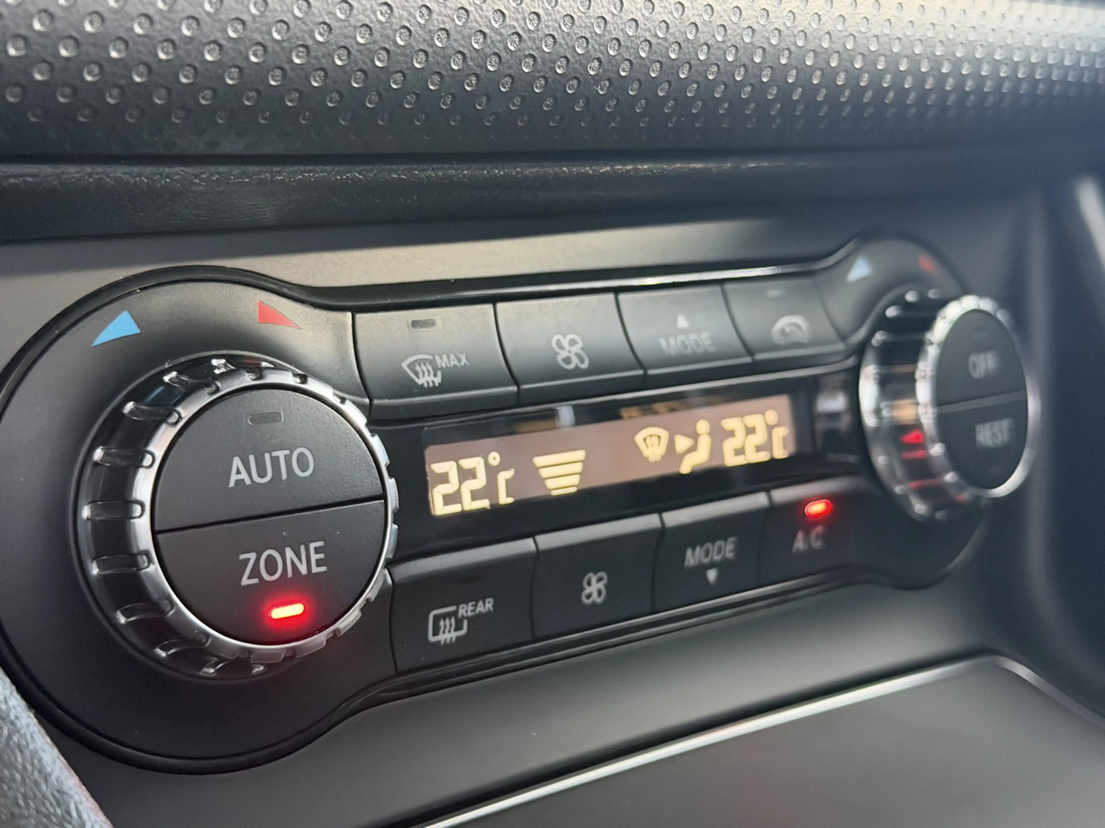Mercedes-Benz A 200 CDI 4M AUT LEDER NAVI LED R-KAM KLIMA PDC SHZG — photo 15