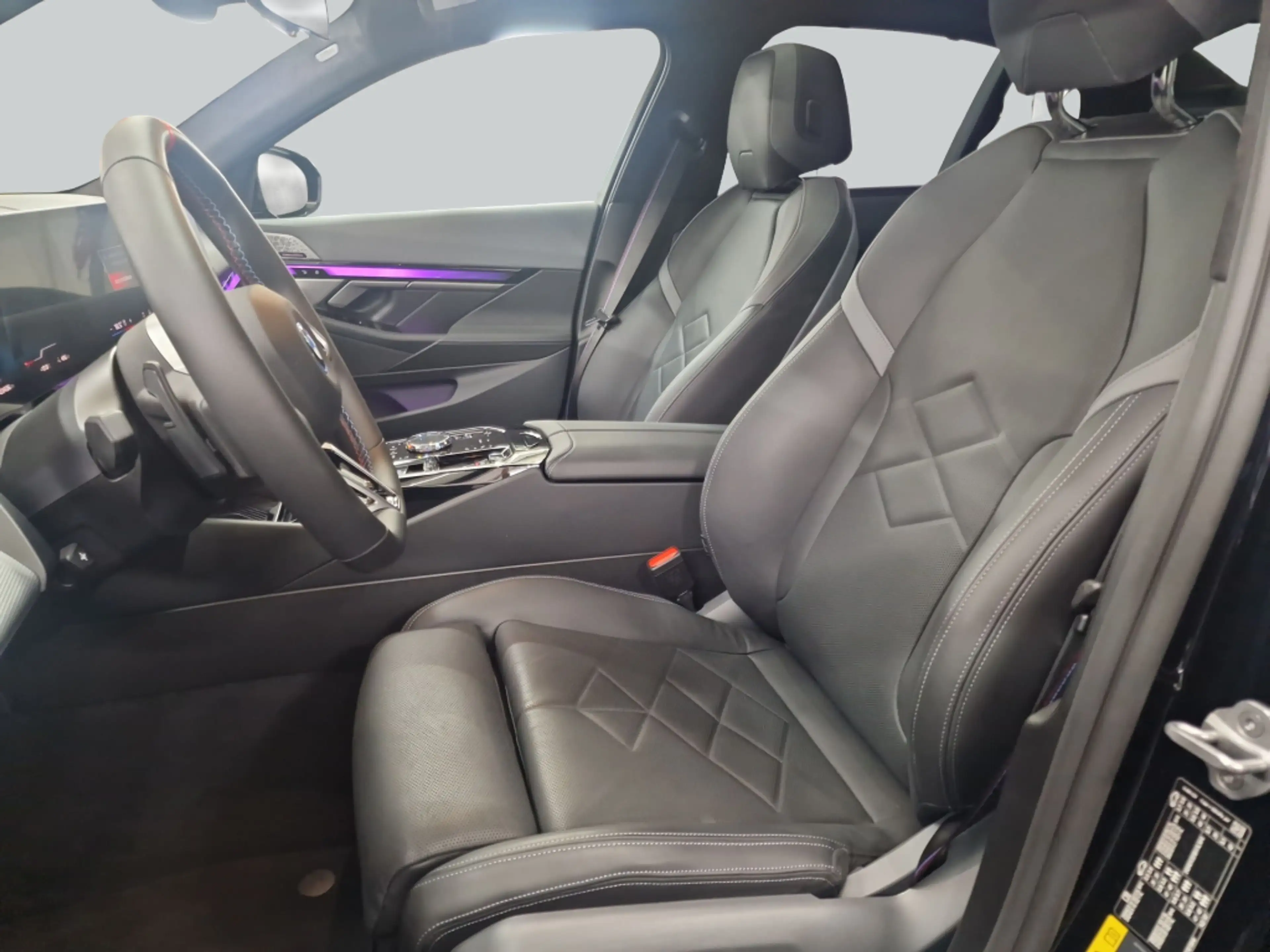 BMW i5 M60 MPaketPro AHK Pano LED B&W — photo 12