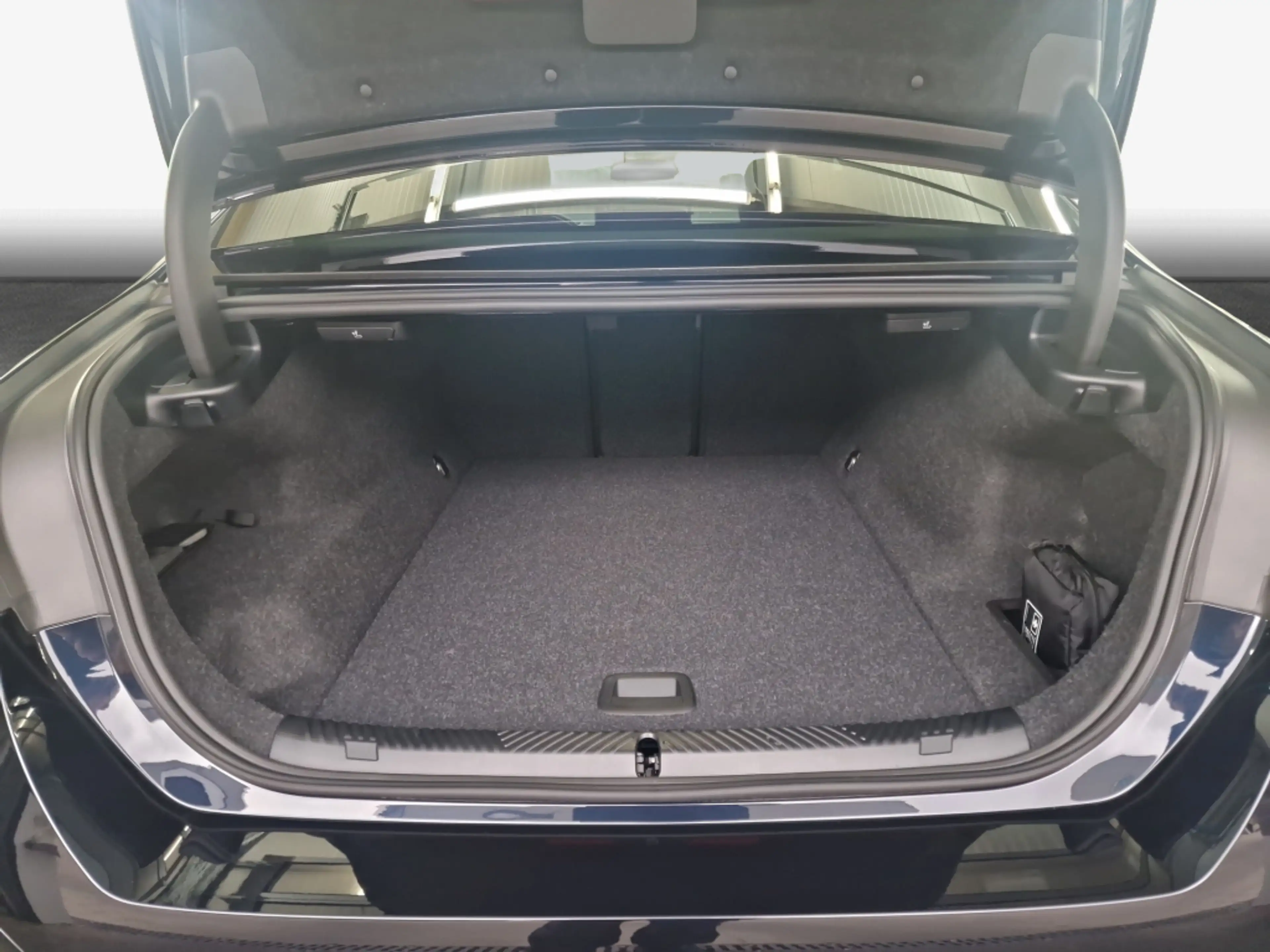 BMW i5 M60 MPaketPro AHK Pano LED B&W — photo 10