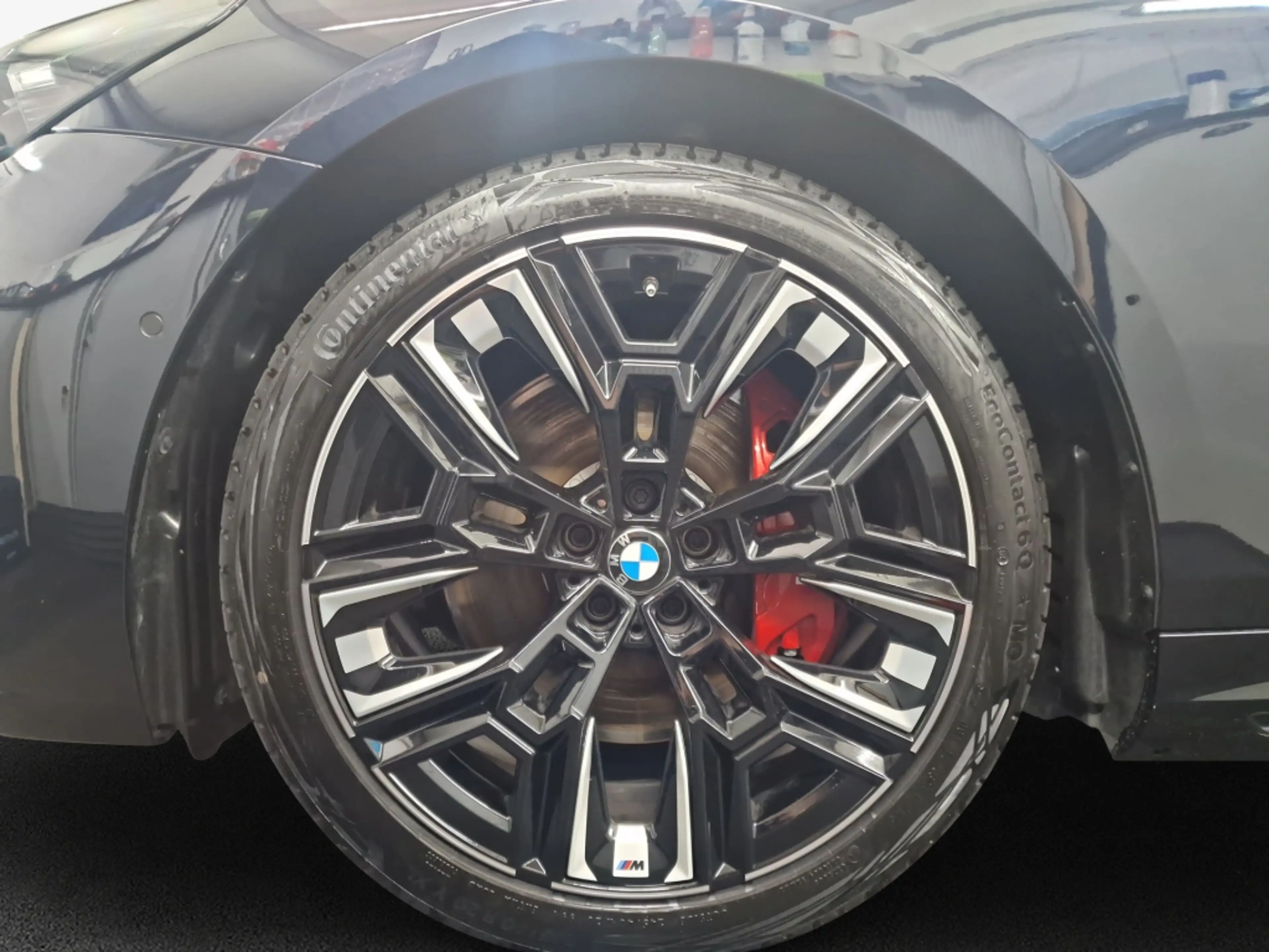 BMW i5 M60 MPaketPro AHK Pano LED B&W — photo 9