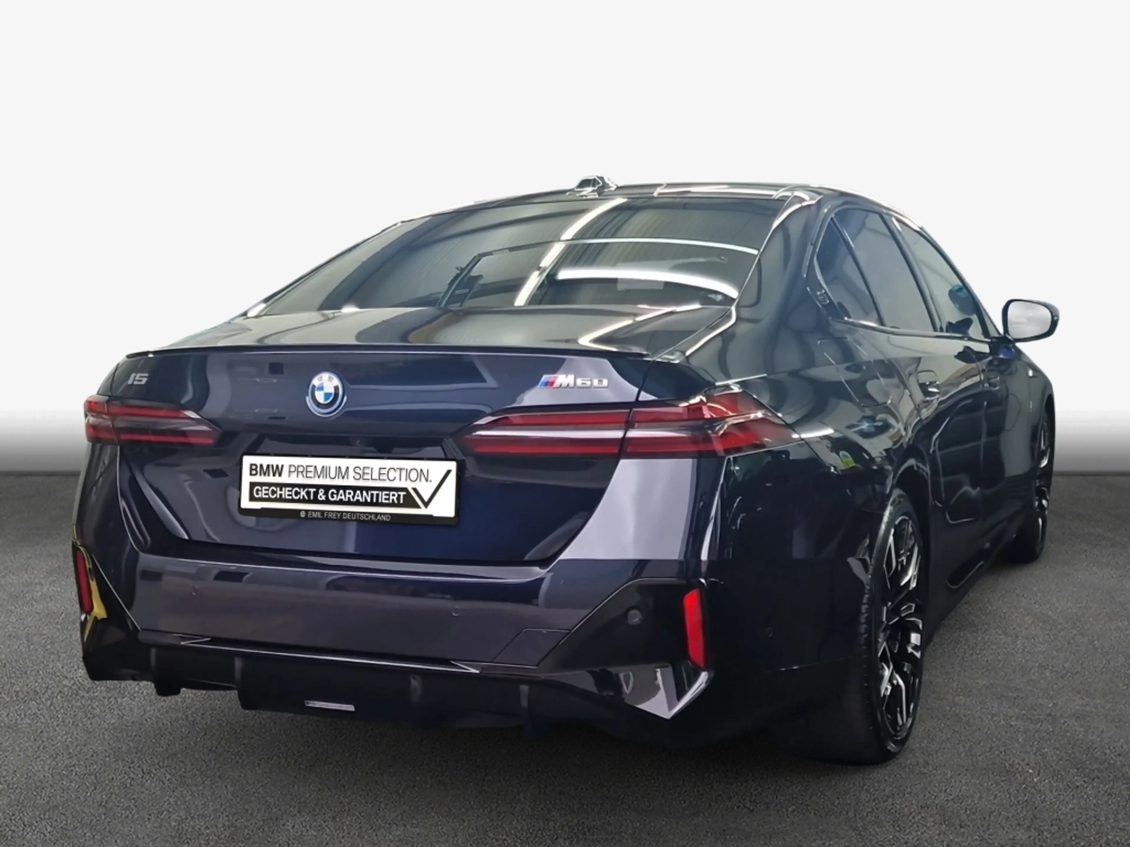 BMW i5 M60 MPaketPro AHK Pano LED B&W — photo 2