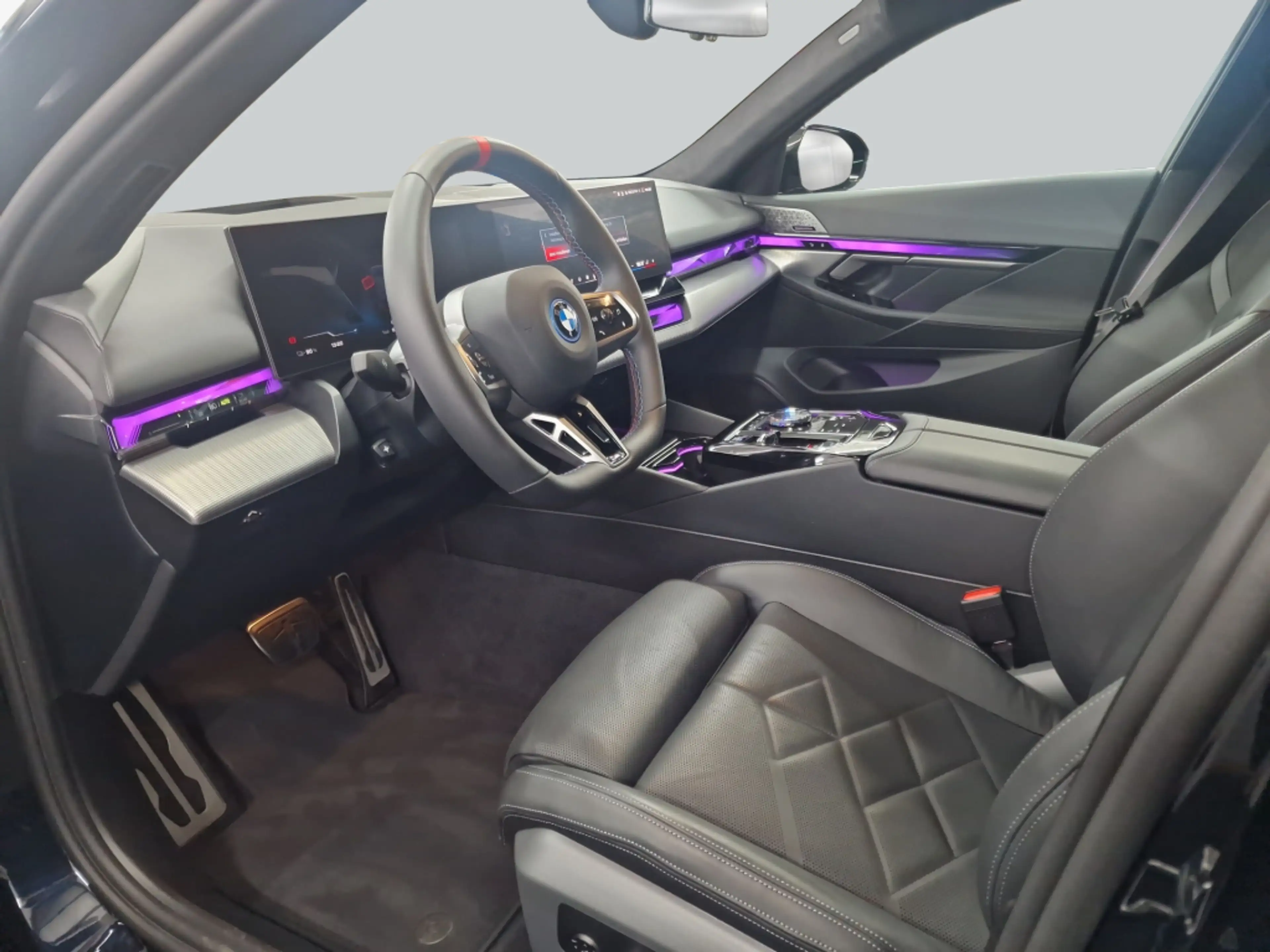 BMW i5 M60 MPaketPro AHK Pano LED B&W — photo 11