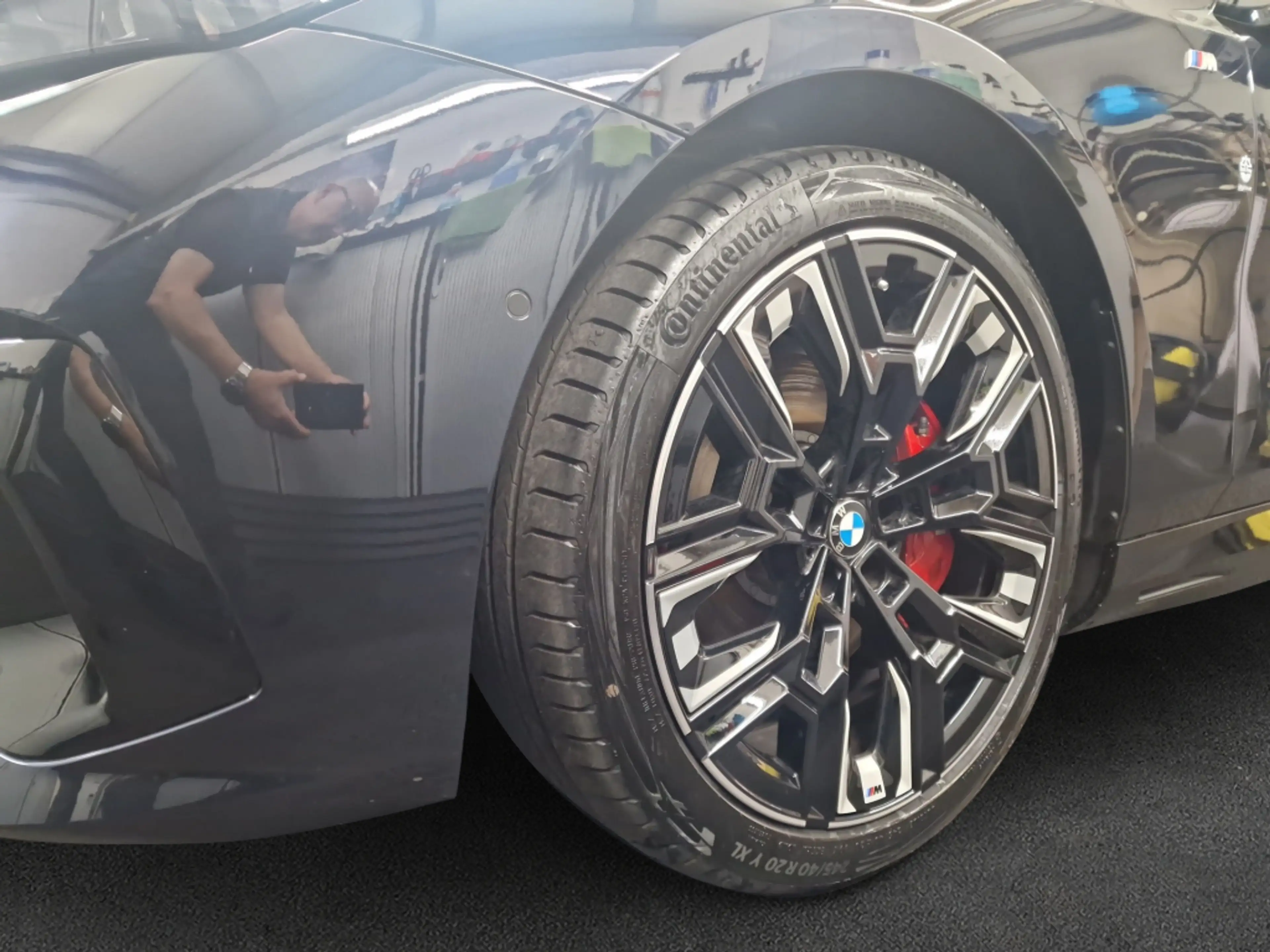 BMW i5 M60 MPaketPro AHK Pano LED B&W — photo 8