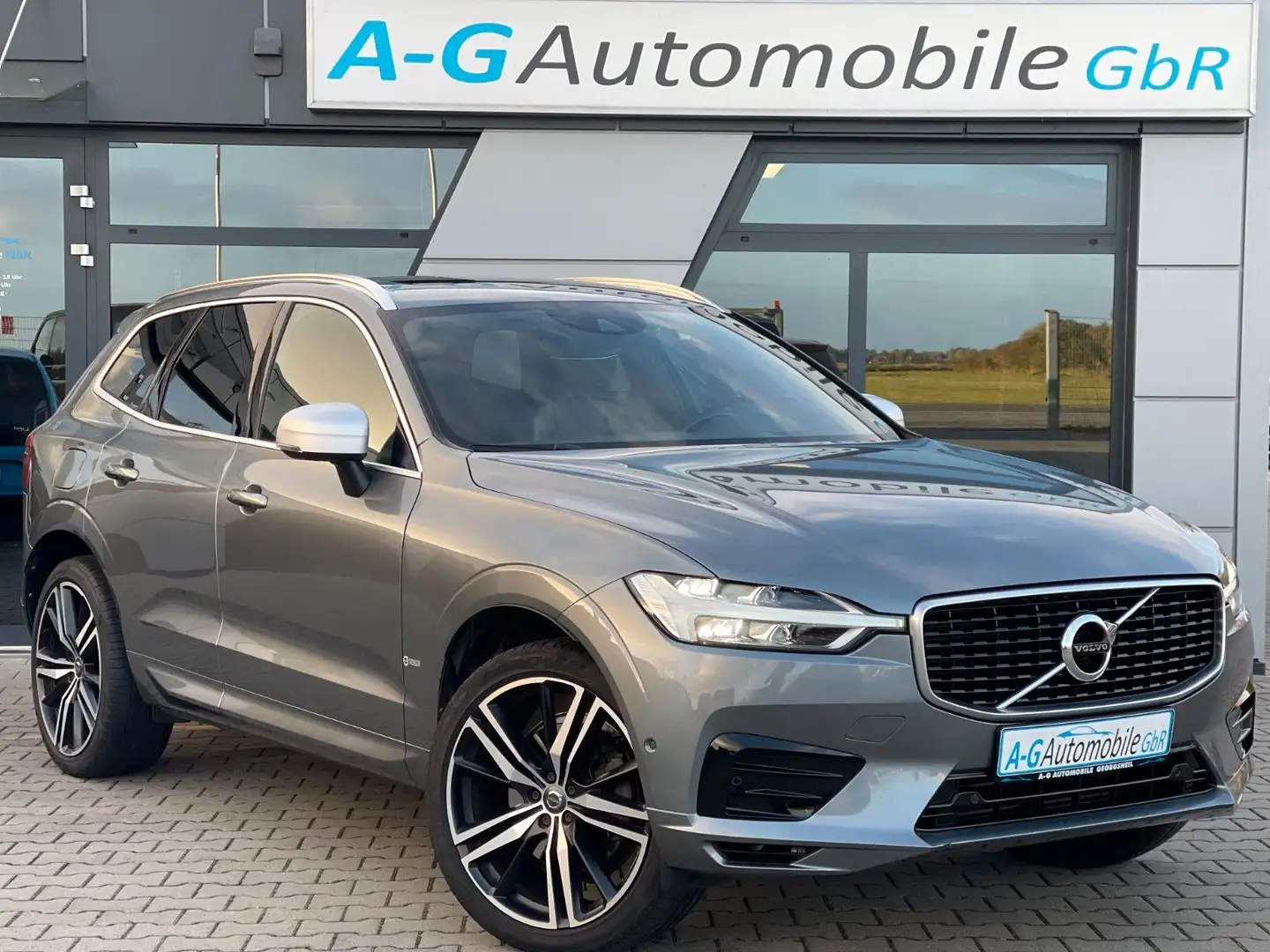 Volvo XC60 R-Design D5-AWD/Panorama/HUD/AHK/21"LM - 2