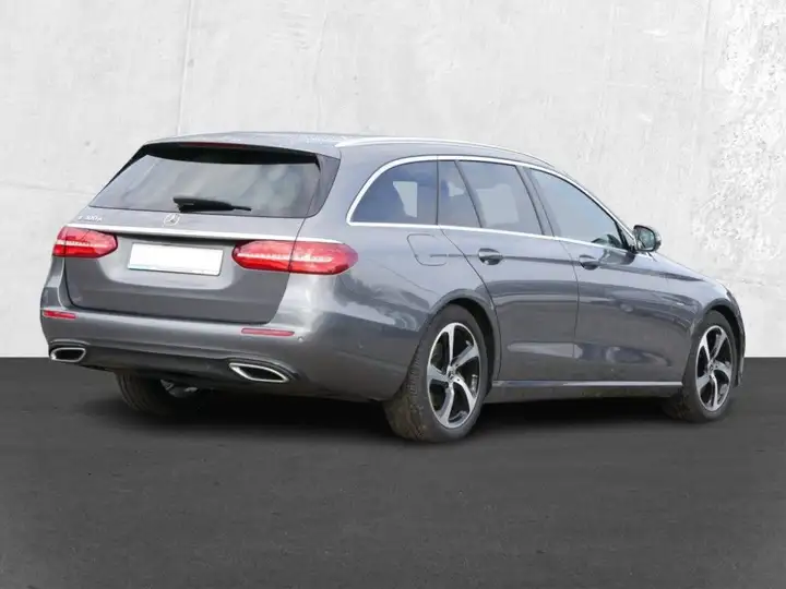 Mercedes-Benz E 300 d Sport Style Automatik  Navi LED AHK CAM – Foto 3