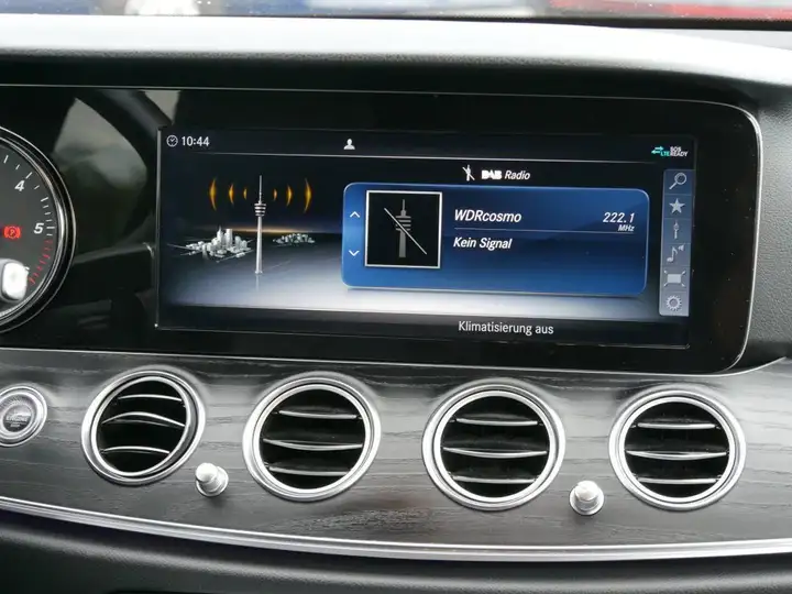 Mercedes-Benz E 300 d Sport Style Automatik  Navi LED AHK CAM – Foto 6