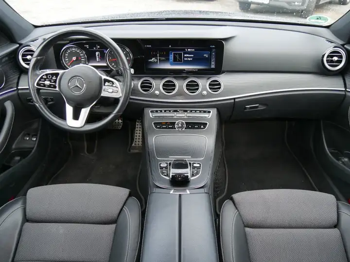 Mercedes-Benz E 300 d Sport Style Automatik  Navi LED AHK CAM – Foto 5
