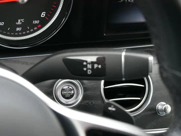 Mercedes-Benz E 300 d Sport Style Automatik  Navi LED AHK CAM – Foto 13