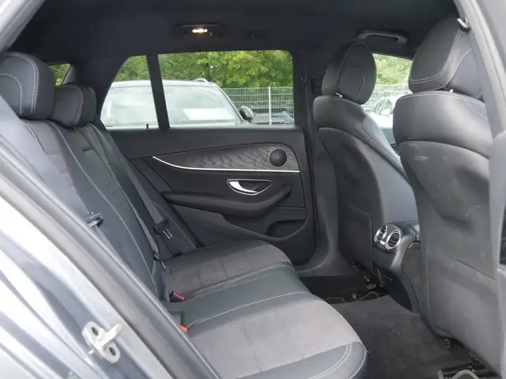 Mercedes-Benz E 300 d Sport Style Automatik  Navi LED AHK CAM – Foto 7