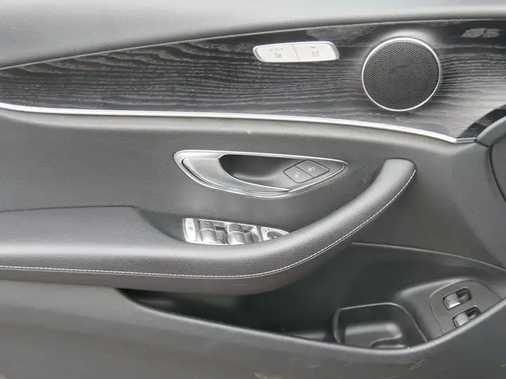 Mercedes-Benz E 300 d Sport Style Automatik  Navi LED AHK CAM – Foto 9