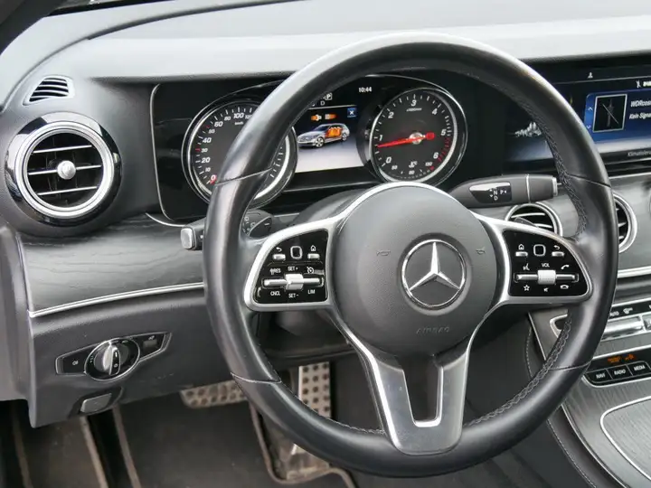 Mercedes-Benz E 300 d Sport Style Automatik  Navi LED AHK CAM – Foto 10