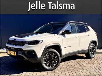 4xe 240 Plug-in Hybrid Electric Trailhawk | Camera