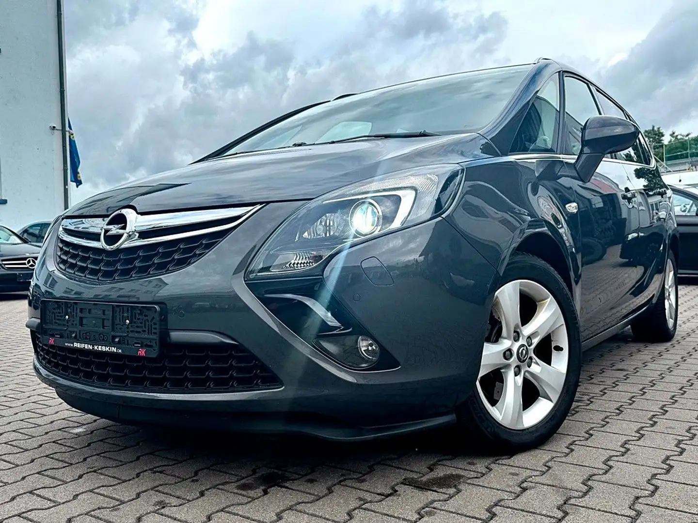 Opel Zafira 2.0 CDTI/7 SITZER/AHK/XENON/NAVI Grau - 1