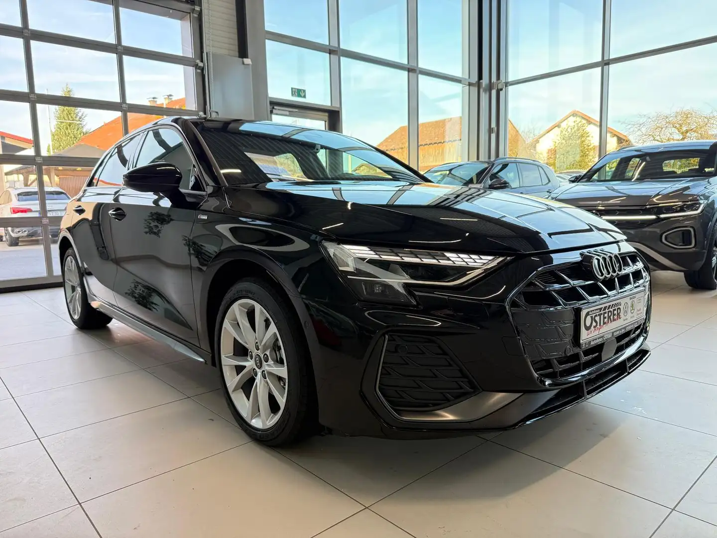 Audi A3 Sportback S-Line 1,5 TFSI-DSG- 4 Jahre Garantie -R Noir - 2