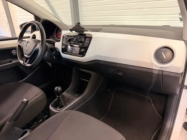 Volkswagen Up! view 15