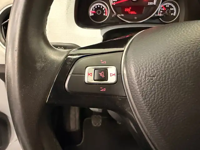 Volkswagen Up! view 12