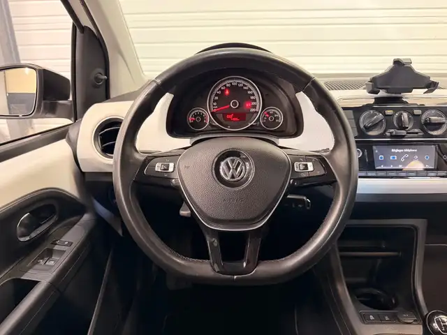 Volkswagen Up! view 11