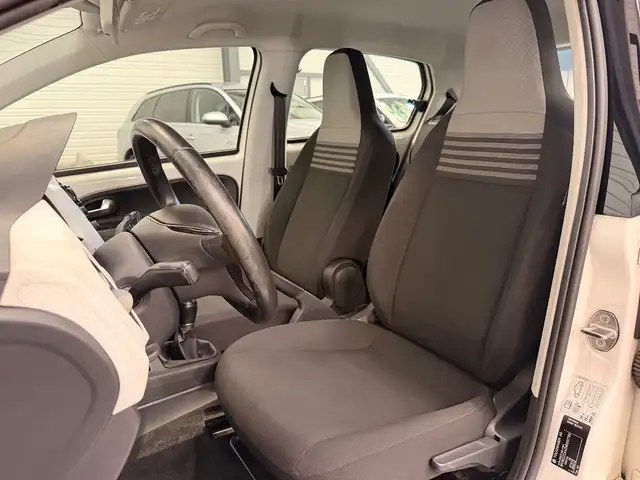 Volkswagen Up! view 14