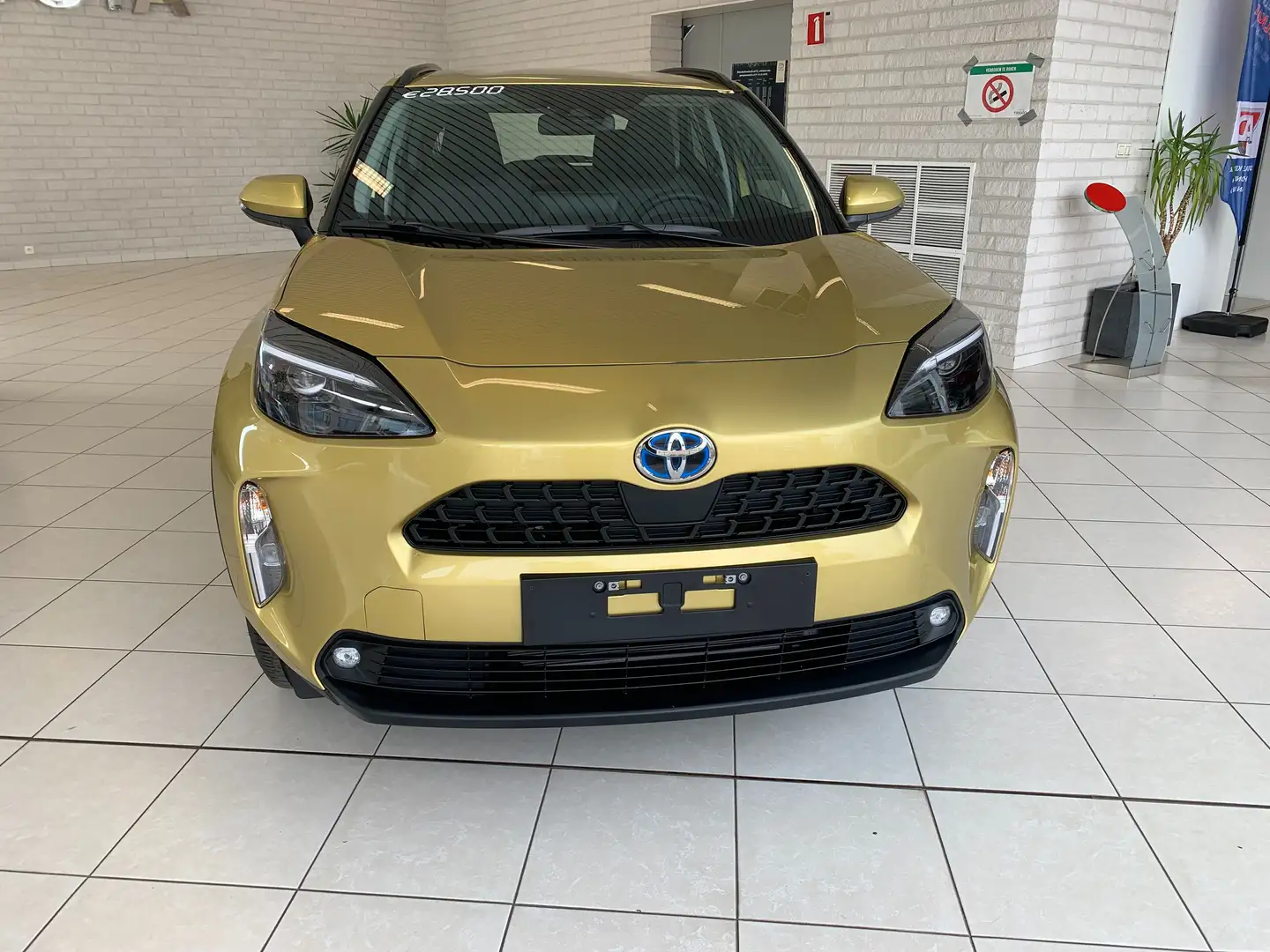 Toyota Yaris Cross 1.5i VVT-i Hybrid Dynamic E-CVT Gold - 1