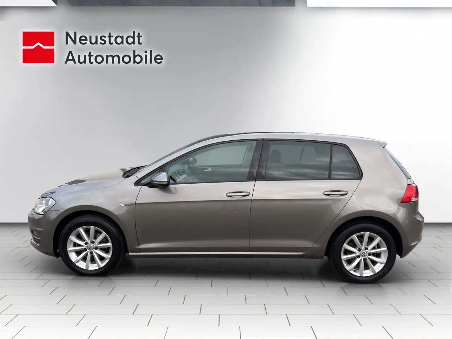 Volkswagen Golf VII_Lounge 1.6 TDI Sitzheizung, Parkpilot, Šedá - 2