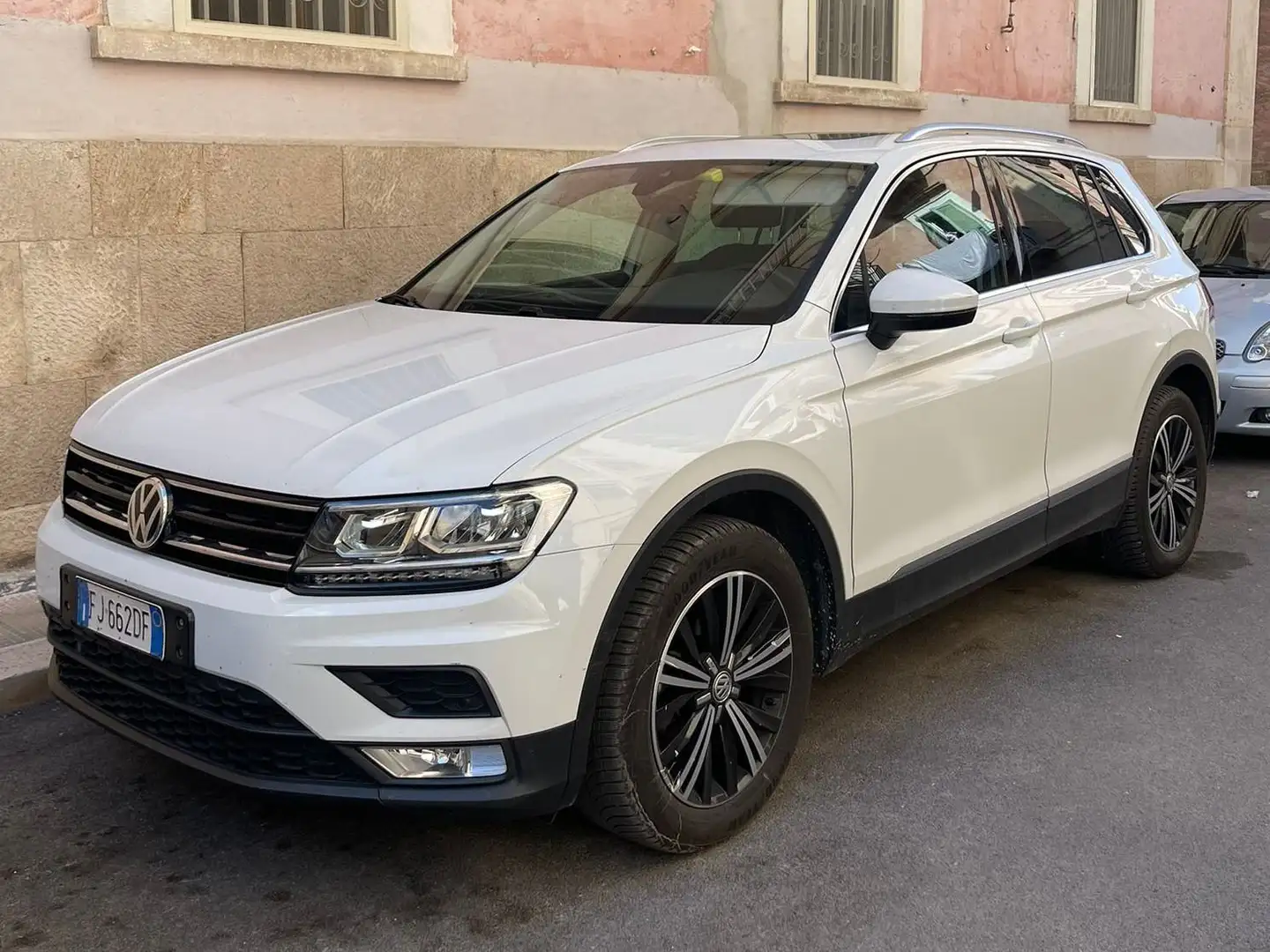 Volkswagen Tiguan 1.6 tdi Business 115cv Blanco - 1