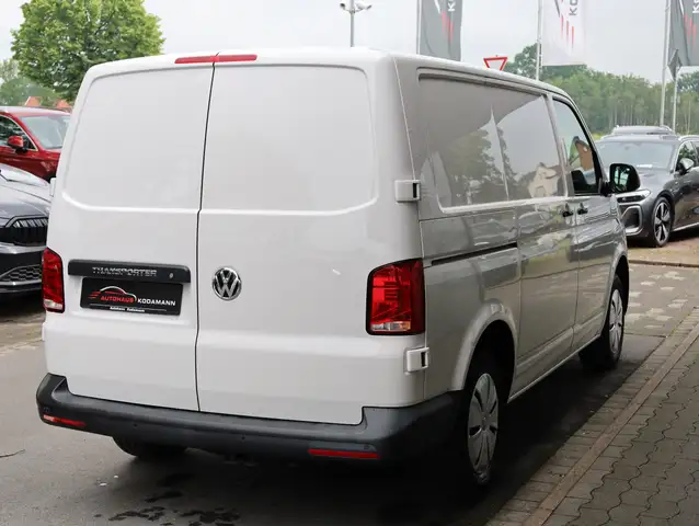 Volkswagen Transporter view 9