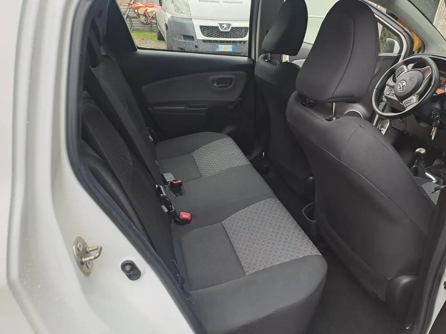 Toyota Yaris Yaris III 2015 5p 1.0 Active Bianco - 2