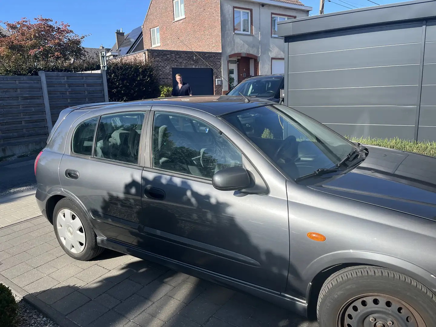 Nissan Almera 1.6i SR Celebration - 1