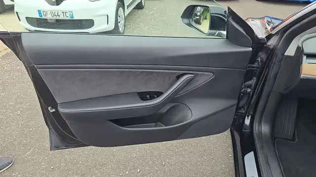 Tesla Model 3 view 7