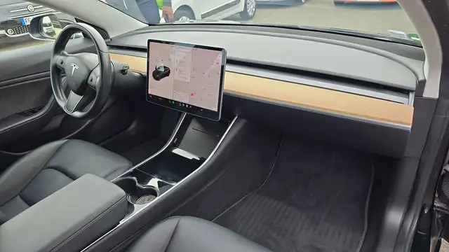 Tesla Model 3 view 10