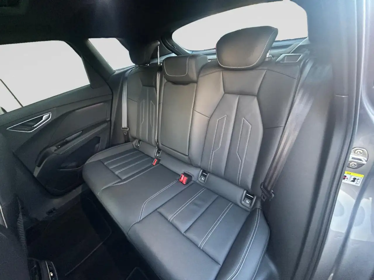 Audi Q4 e-tron Audi Q4 S line 45 e-tron 210,00 kW 6