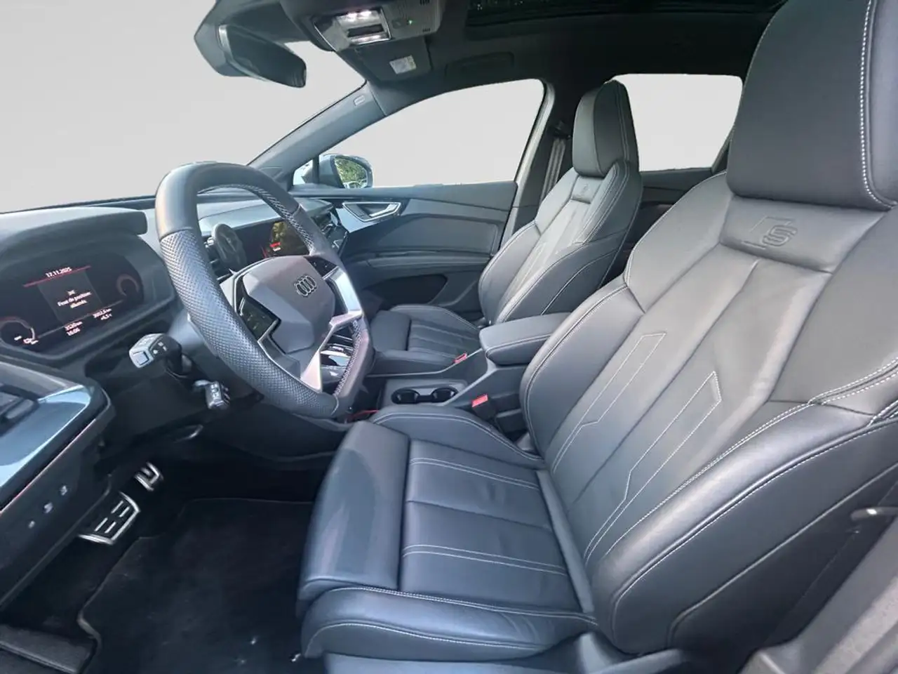 Audi Q4 e-tron Audi Q4 S line 45 e-tron 210,00 kW 12