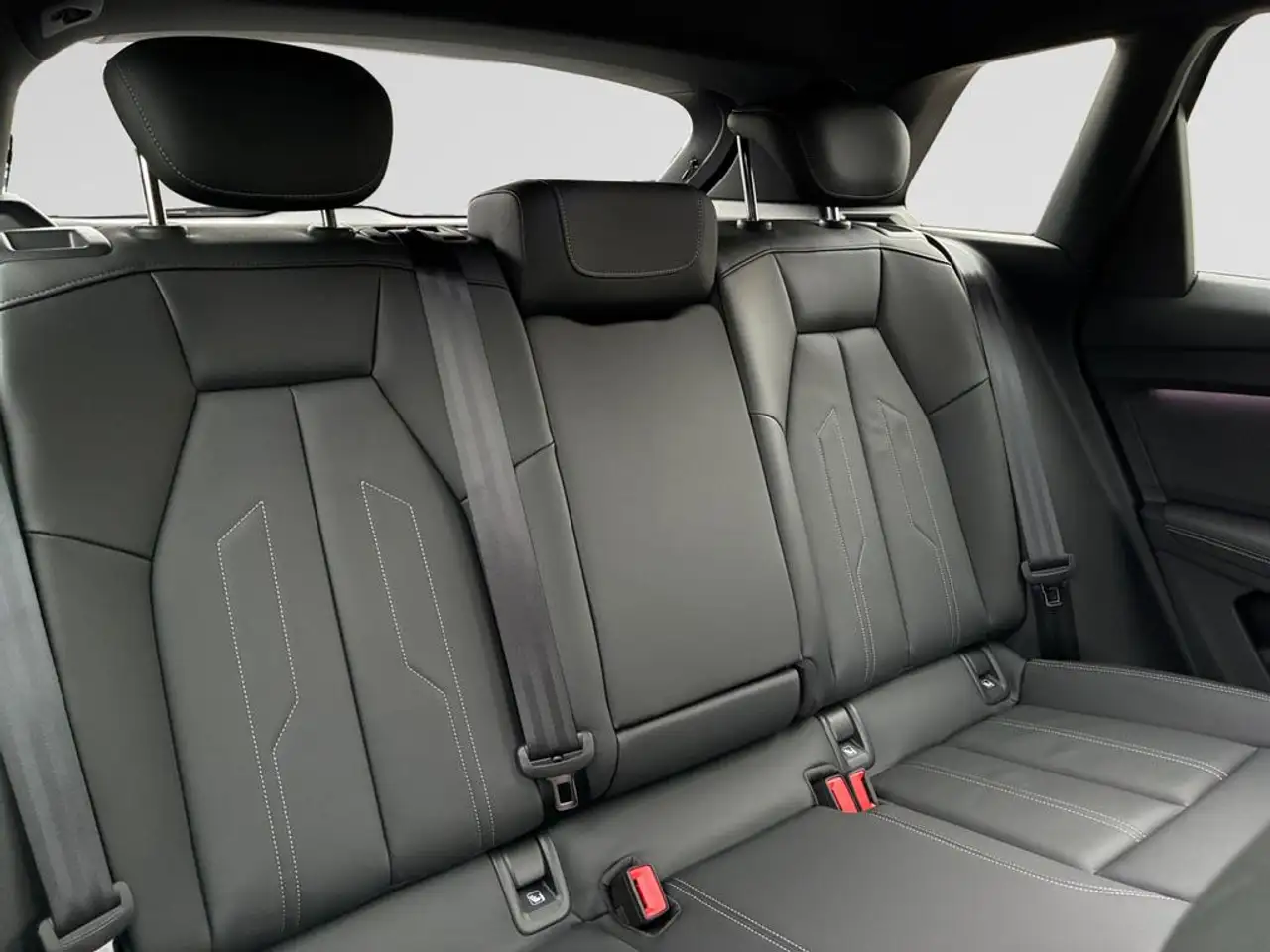 Audi Q4 e-tron Audi Q4 S line 45 e-tron 210,00 kW 8