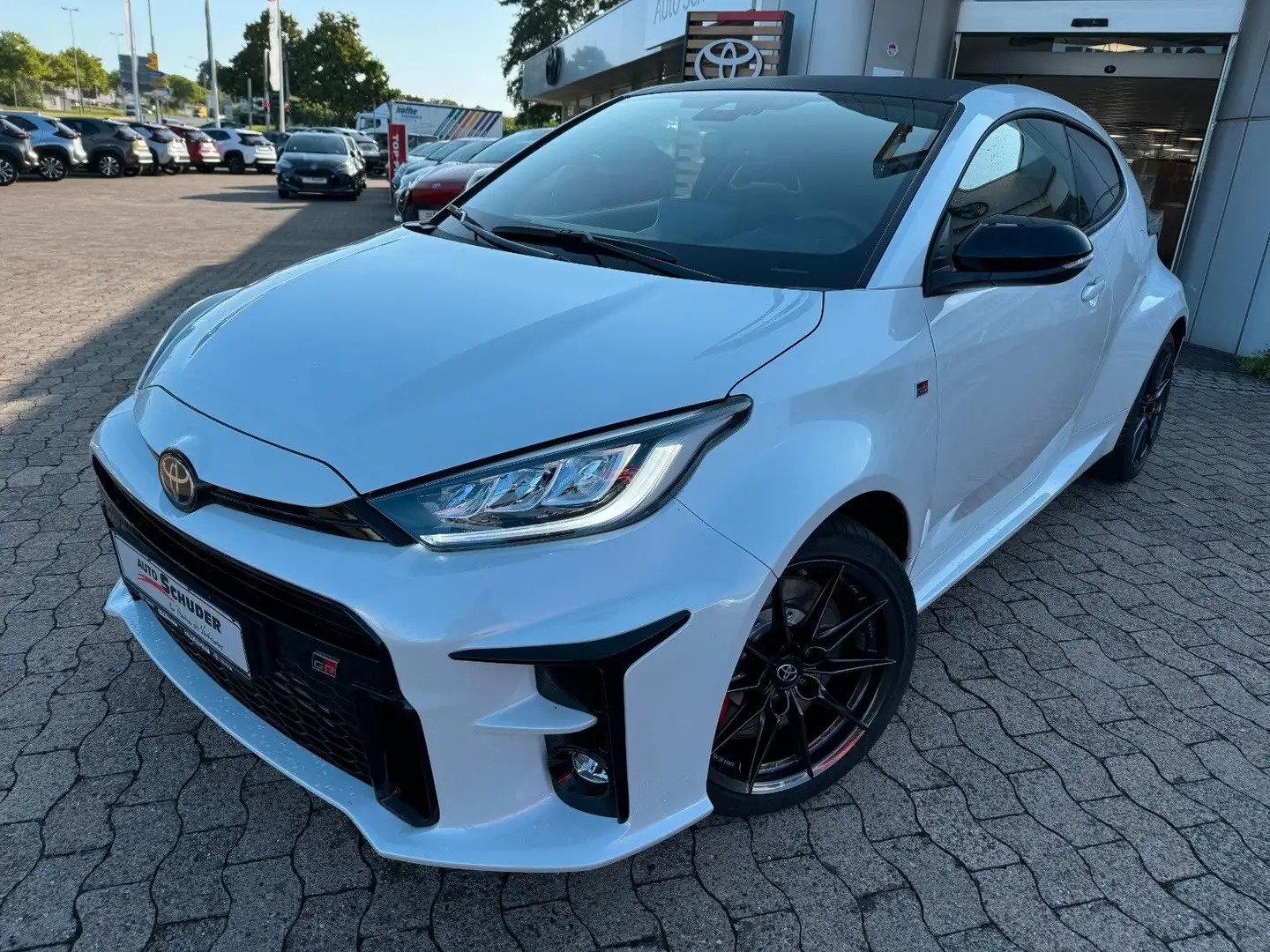 Toyota Yaris GR Yaris **TRIPLE EDITION** 1/300 Blanc - 1